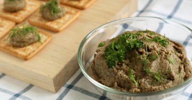 Паштет из чечевицы с семечками и орехами