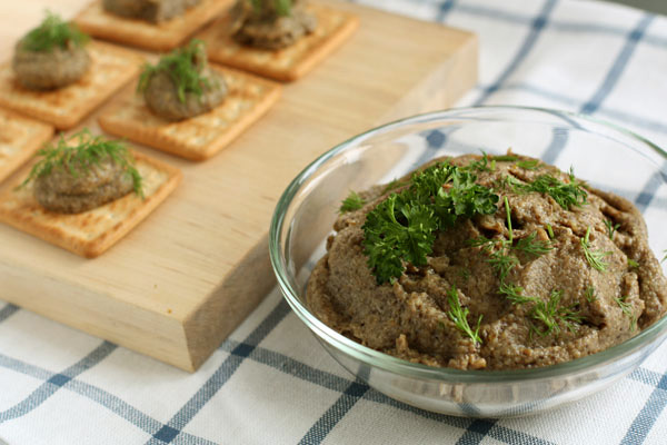 Паштет из чечевицы с семечками и орехами