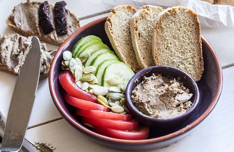 Паштет из чечевицы с кориандром