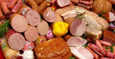 Онкологи запретили увлекаться мясными деликатесами
